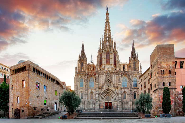 Learn about the history of Bacelona Cathedral