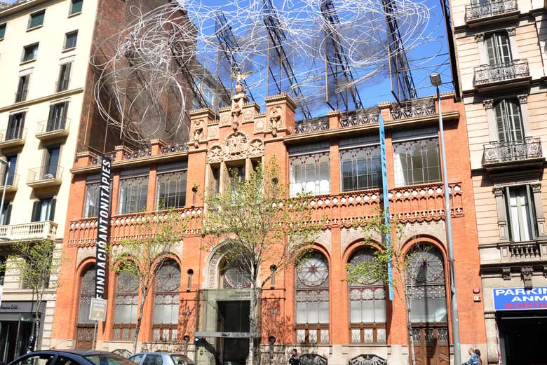 Entrance to the Antoni Tàpies Museum