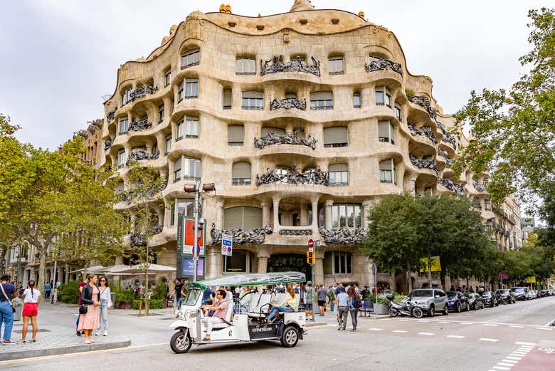 Ride along the iconic Passeig de Gràcia